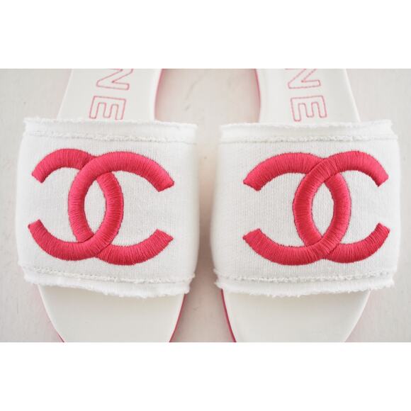 Chanel 24C White Fuchsia Pink CC Logo Fabric Knit Mule Slide Slip On Sandal 42 - Picture 2 of 15